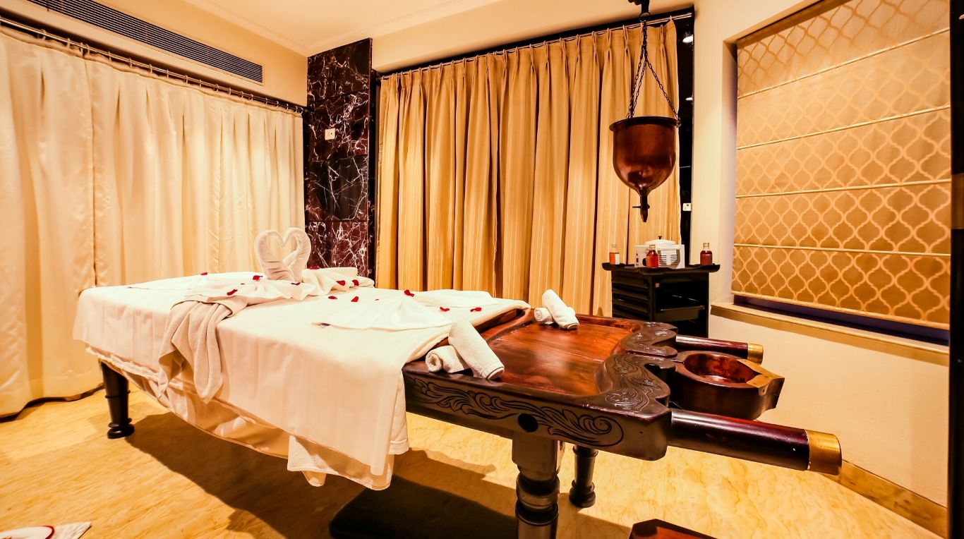 Hej hej Smitsom Tilbagetrækning Best Hotels in New Delhi Connaught Place | Royal Plaza Hotel
