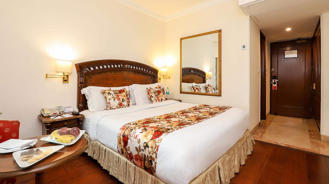 hotels near connaught place